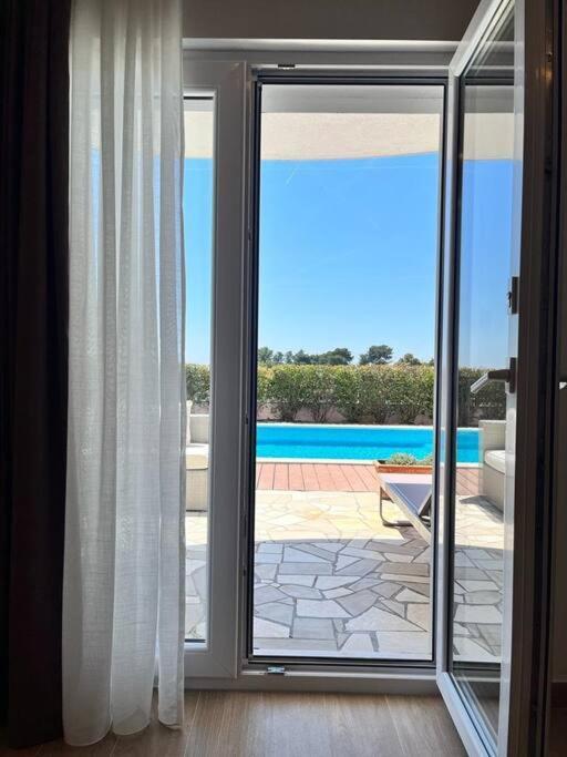 Blue Apartment With Shared Pool Split Luaran gambar