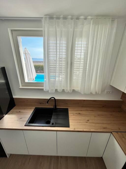 Blue Apartment With Shared Pool Split Luaran gambar