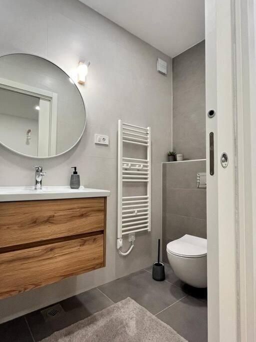 Blue Apartment With Shared Pool Split Luaran gambar