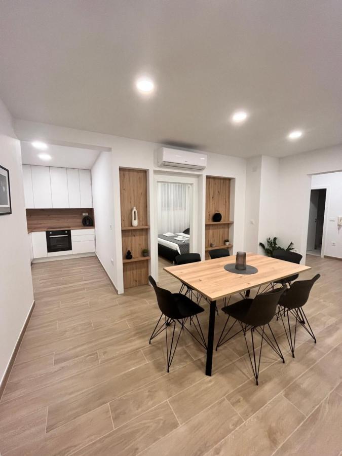 Blue Apartment With Shared Pool Split Luaran gambar