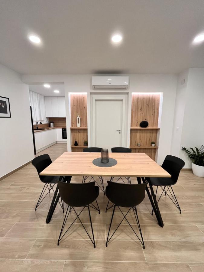Blue Apartment With Shared Pool Split Luaran gambar